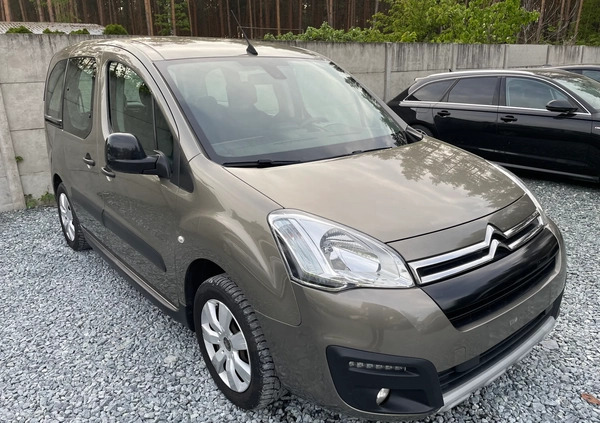 Citroen Berlingo cena 31000 przebieg: 133000, rok produkcji 2015 z Zawadzkie małe 232